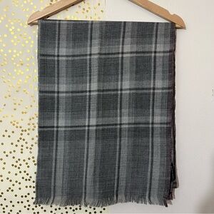 Banana Republic 100% Wool Lightweight Scarf in Plaid Gray